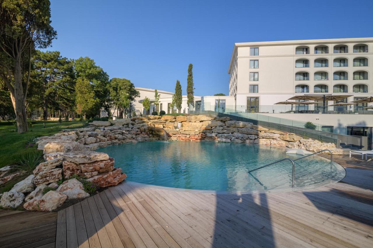 Ensana Aquahouse Hotel Saints Constantine and Helena Exterior photo The hotel's swimming pool