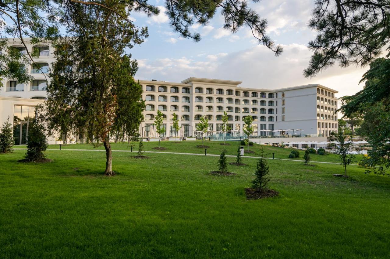 Ensana Aquahouse Hotel Saints Constantine and Helena Exterior photo The new building of the university
