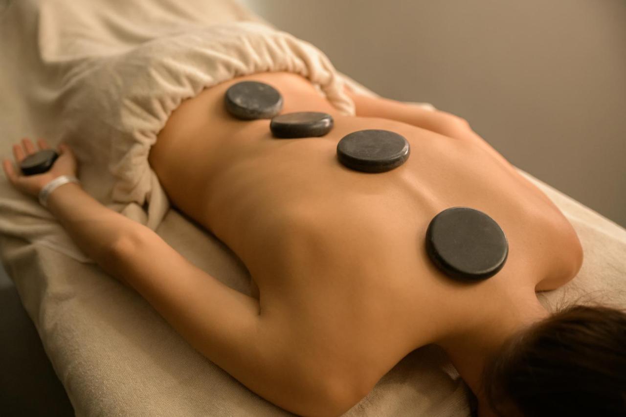 Ensana Aquahouse Hotel Saints Constantine and Helena Exterior photo Hot stone massage