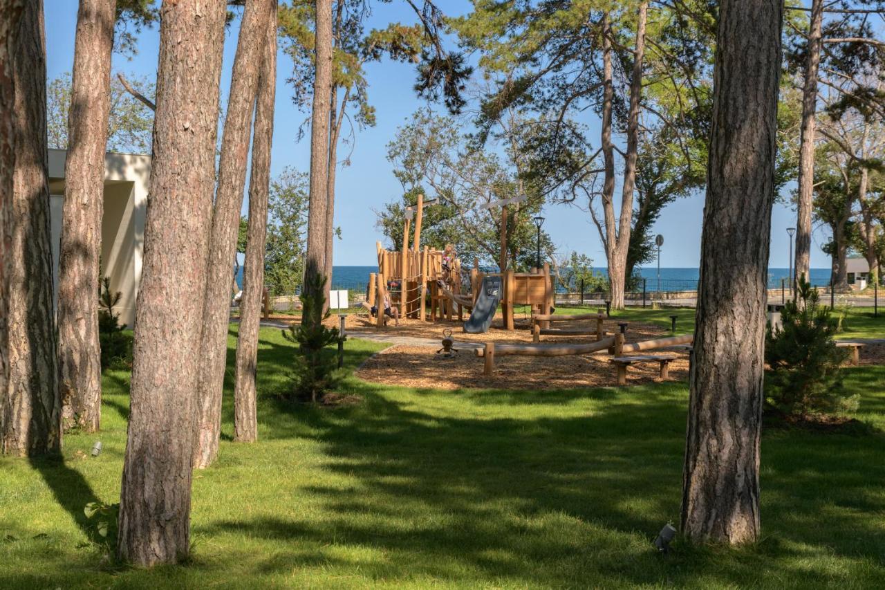 Ensana Aquahouse Hotel Saints Constantine and Helena Exterior photo Playground at the park